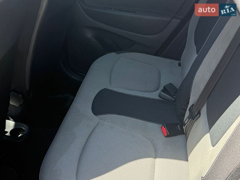 Позашляховик / Кросовер Renault Captur 2013 в Запоріжжі