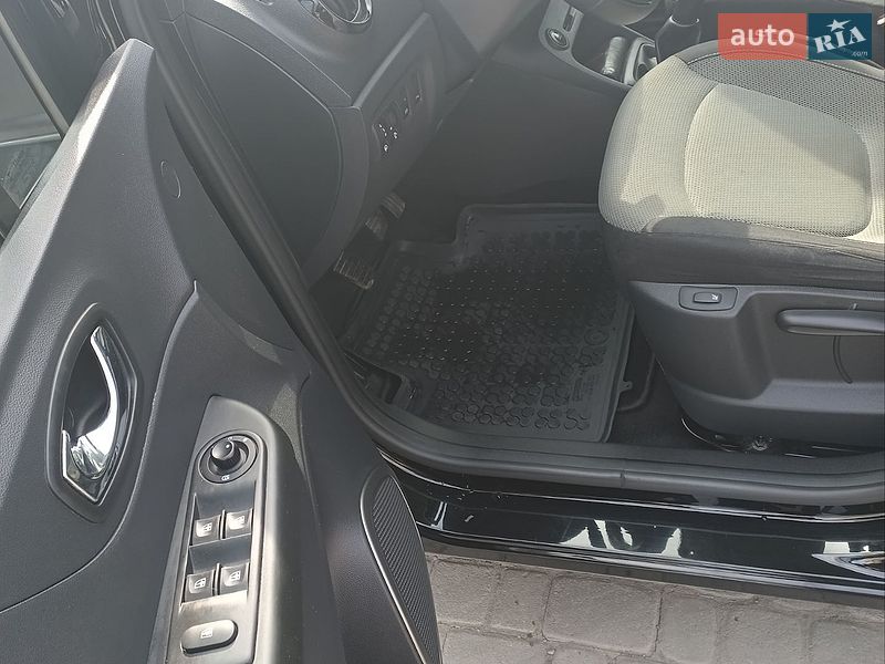 Внедорожник / Кроссовер Renault Captur 2017 в Ивано-Франковске