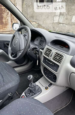 Седан Renault Clio Symbol 2003 в 