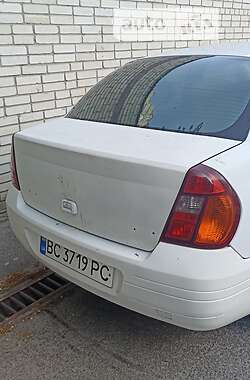 Седан Renault Clio Symbol 2001 в Львові