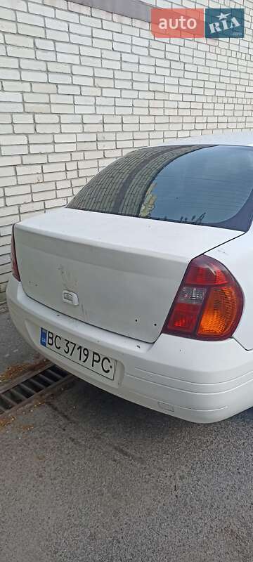Renault Clio Symbol 2001