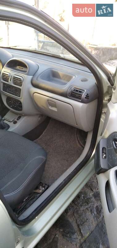 Седан Renault Clio Symbol 2003 в Ватутино