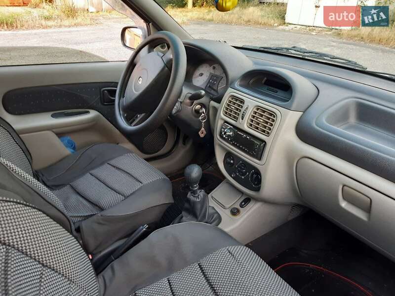 Седан Renault Clio Symbol 2003 в Киеве фото 6 Седан Renault Clio Symbol 2003 в Киеве