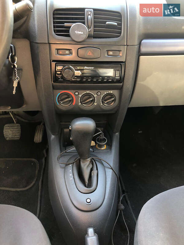 Седан Renault Clio Symbol 2006 в Киеве