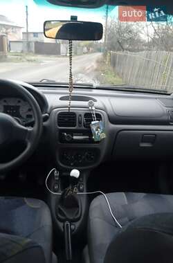 Седан Renault Clio Symbol 2001 в Києві