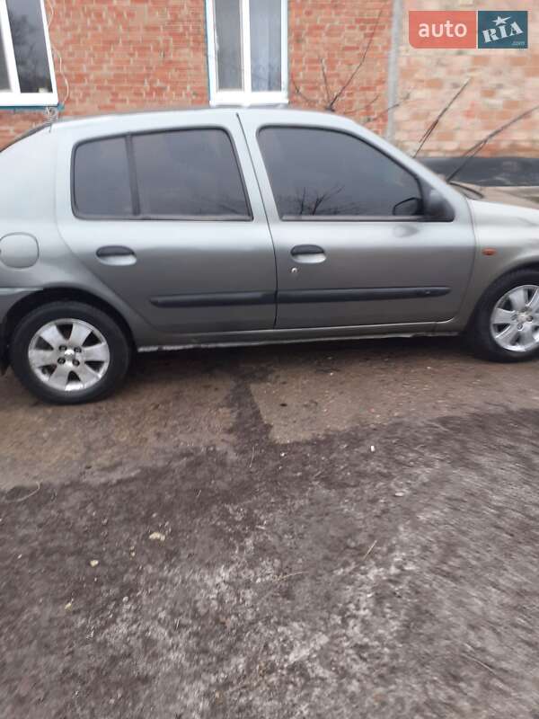 Седан Renault Clio Symbol 2003 в Карловке