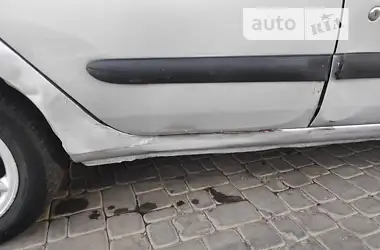 Renault Clio Symbol 2001