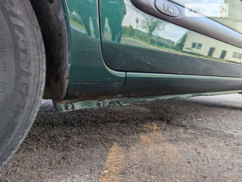 Седан Renault Clio Symbol 2003 в Ровно