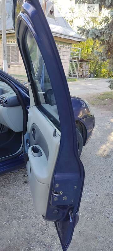 Седан Renault Clio Symbol 2006 в Черновцах