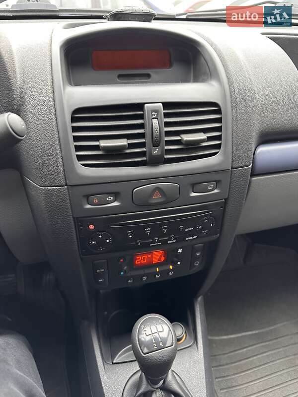 Седан Renault Clio Symbol 2008 в Днепре