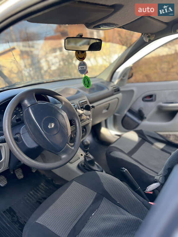 Седан Renault Clio Symbol 2002 в Старом Самборе