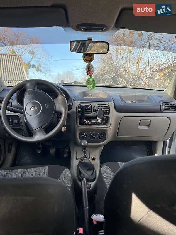Седан Renault Clio Symbol 2002 в Старом Самборе