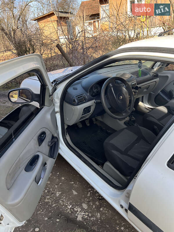 Седан Renault Clio Symbol 2002 в Старом Самборе