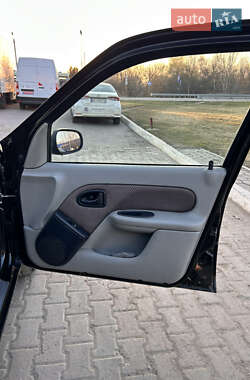 Седан Renault Clio Symbol 2006 в 