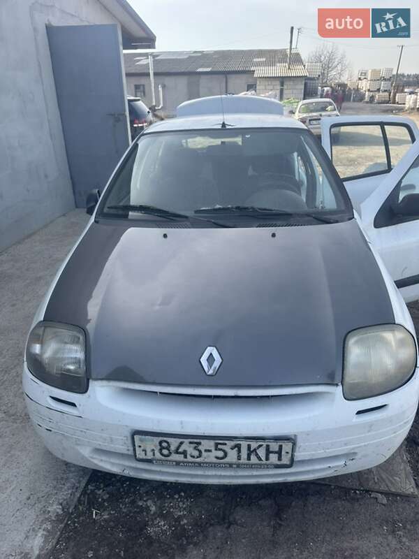 Седан Renault Clio Symbol 2002 в Киеве