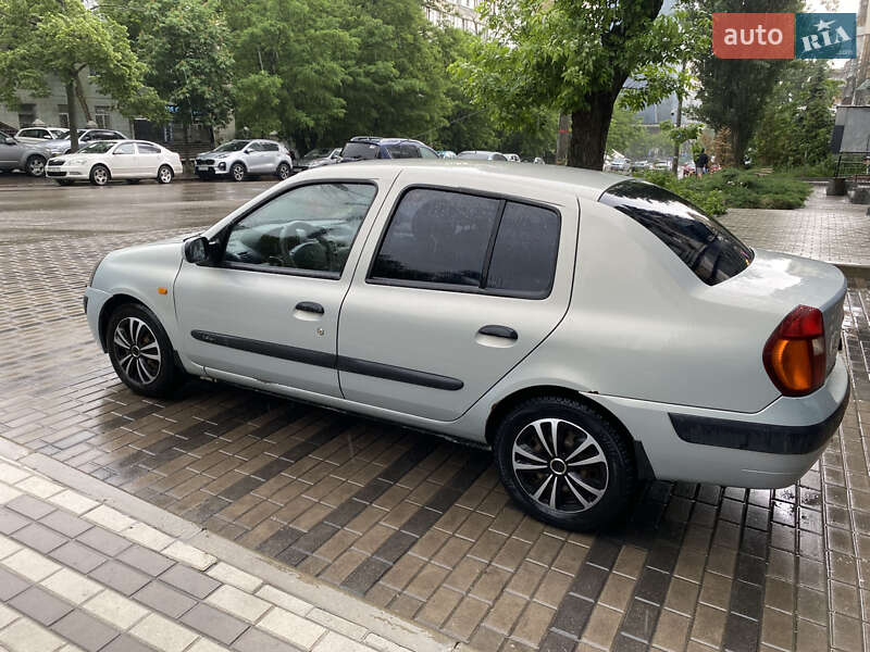 Седан Renault Clio Symbol 2002 в Киеве