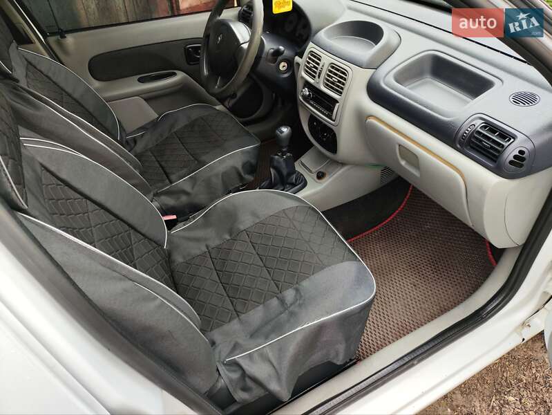 Седан Renault Clio Symbol 2006 в Хороле