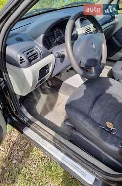 Седан Renault Clio Symbol 2004 в 