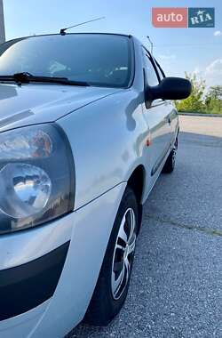 Седан Renault Clio Symbol 2003 в 