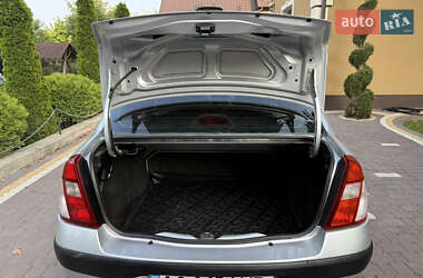 Седан Renault Clio Symbol 2005 в 
