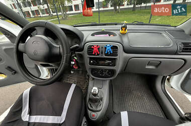 Седан Renault Clio Symbol 2001 в 