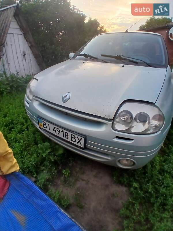 Renault Clio Symbol 2001