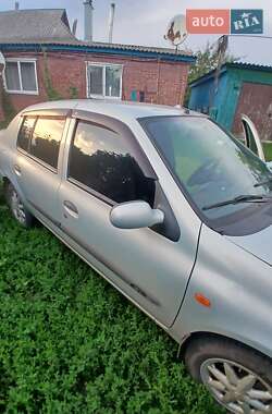 Седан Renault Clio Symbol 2001 в 