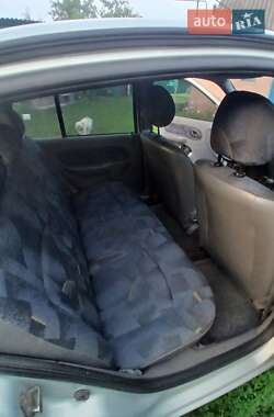 Седан Renault Clio Symbol 2001 в 