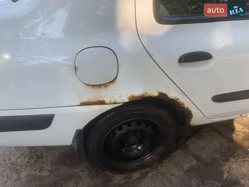 Седан Renault Clio Symbol 2003 в Киеве