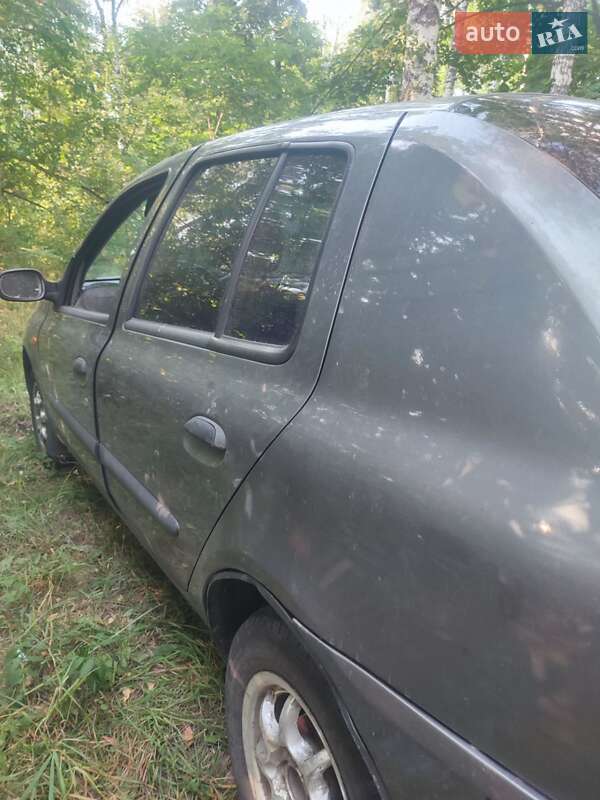 Седан Renault Clio Symbol 2003 в Глухове