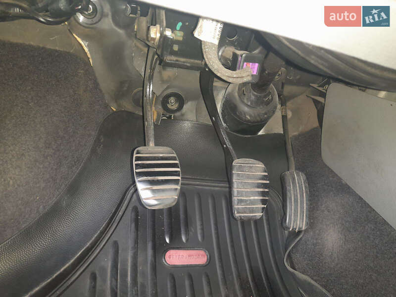Седан Renault Clio Symbol 2004 в Житомире