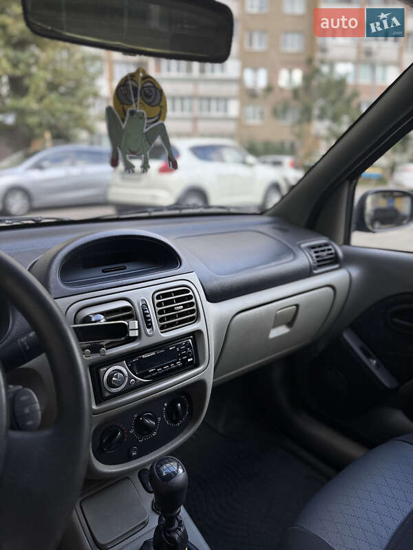 Седан Renault Clio Symbol 2003 в Києві фото 7 Седан Renault Clio Symbol 2003 в Києві