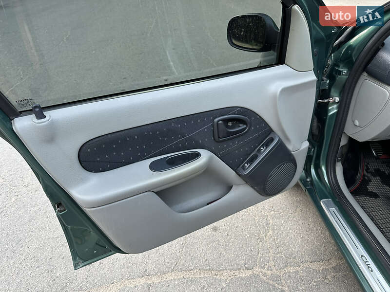 Седан Renault Clio Symbol 2002 в Николаеве
