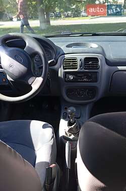 Седан Renault Clio Symbol 2001 в 