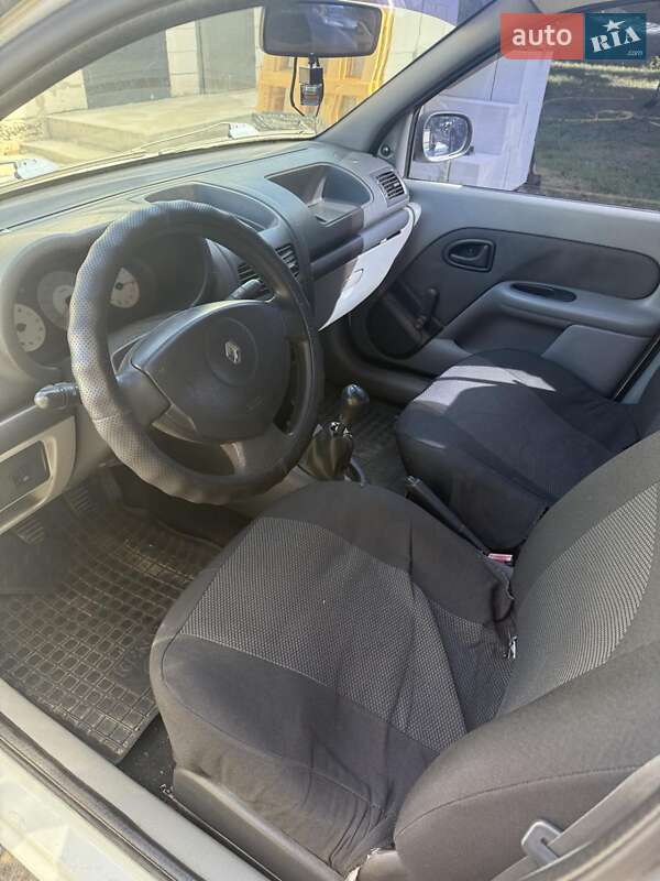 Седан Renault Clio Symbol 2006 в Погребах