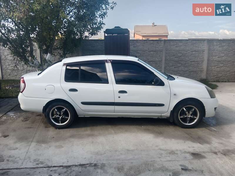 Седан Renault Clio Symbol 2006 в Погребах