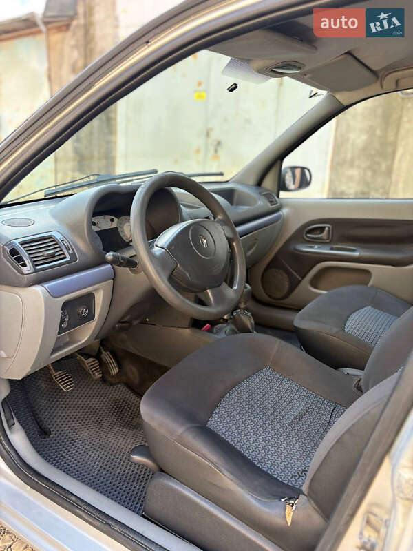Седан Renault Clio Symbol 2006 в Черновцах