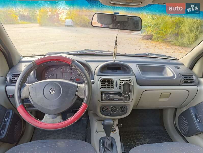 Седан Renault Clio Symbol 2004 в Гайсину