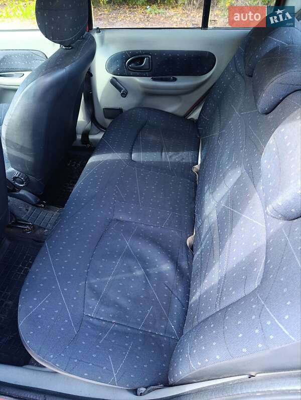 Седан Renault Clio Symbol 2004 в Гайсину