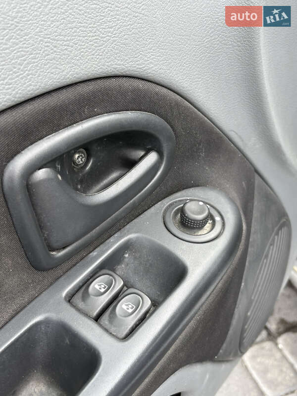 Седан Renault Clio Symbol 2006 в Козині