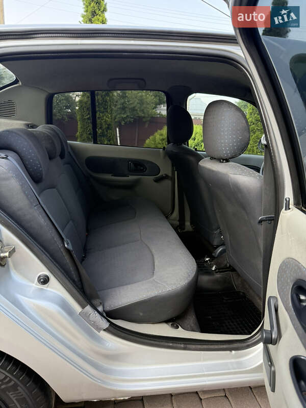 Седан Renault Clio Symbol 2005 в Косове