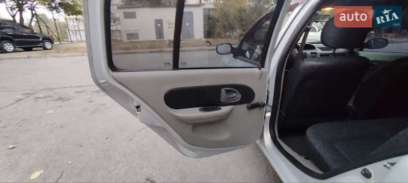 Седан Renault Clio Symbol 2003 в Дніпрі фото 13 Седан Renault Clio Symbol 2003 в Дніпрі