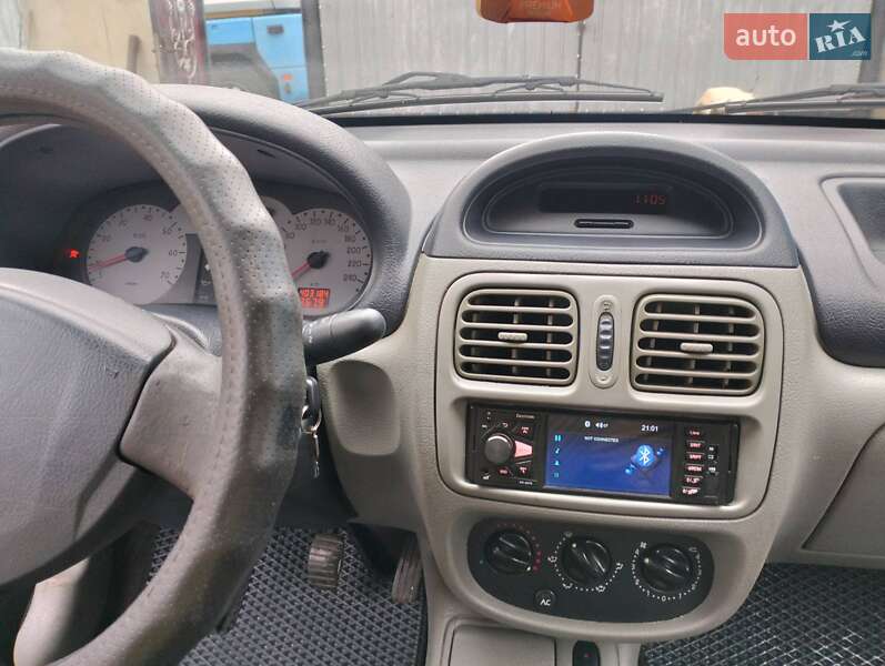 Седан Renault Clio Symbol 2003 в Килии