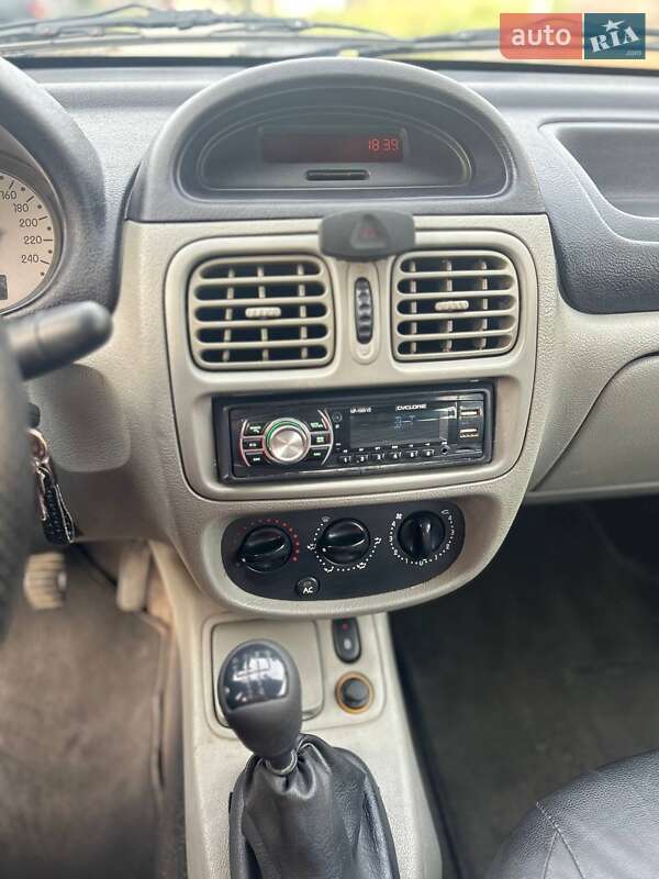 Седан Renault Clio Symbol 2003 в Рівному фото 10 Седан Renault Clio Symbol 2003 в Рівному