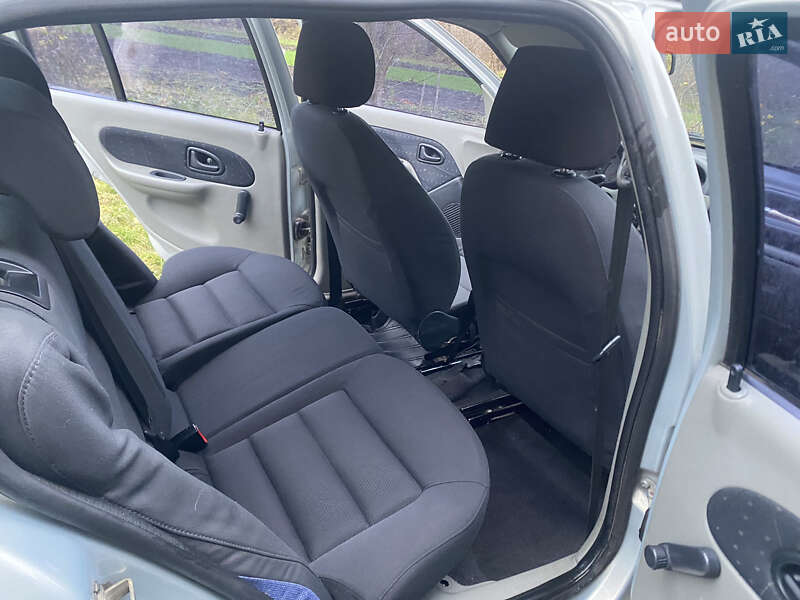 Седан Renault Clio Symbol 2004 в Остроге фото 13 Седан Renault Clio Symbol 2004 в Остроге
