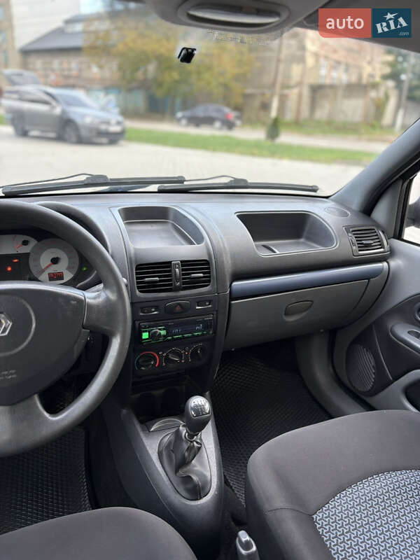 Седан Renault Clio Symbol 2006 в Черновцах