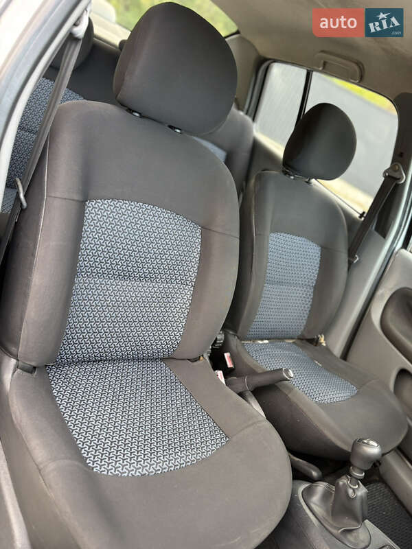 Седан Renault Clio Symbol 2006 в Черновцах