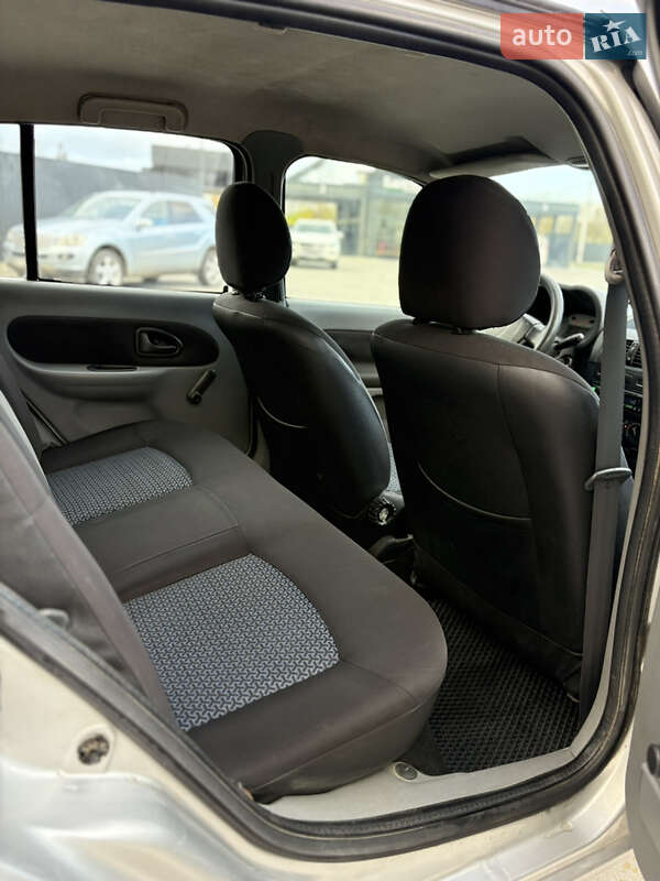 Седан Renault Clio Symbol 2006 в Черновцах