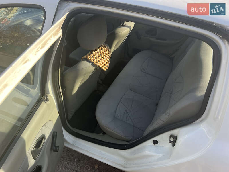 Седан Renault Clio Symbol 2004 в Киеве фото 11 Седан Renault Clio Symbol 2004 в Киеве