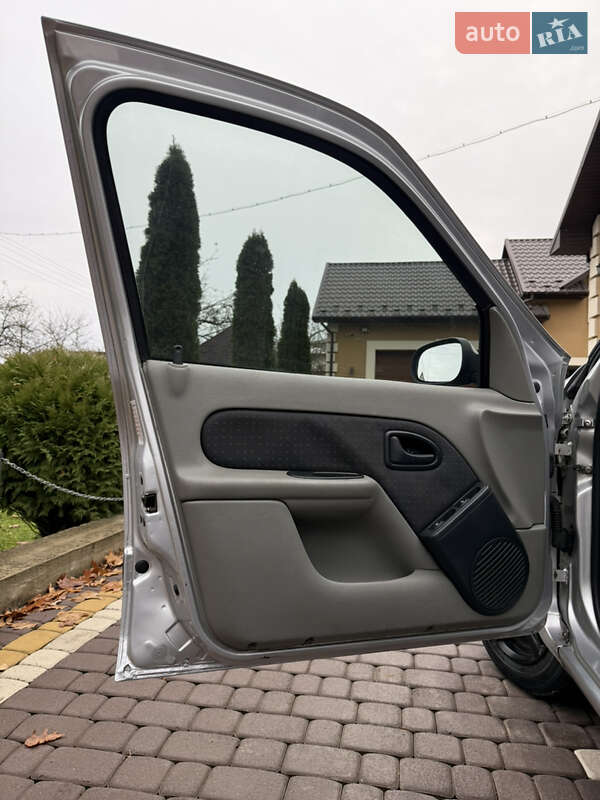 Седан Renault Clio Symbol 2005 в Косові фото 11 Седан Renault Clio Symbol 2005 в Косові